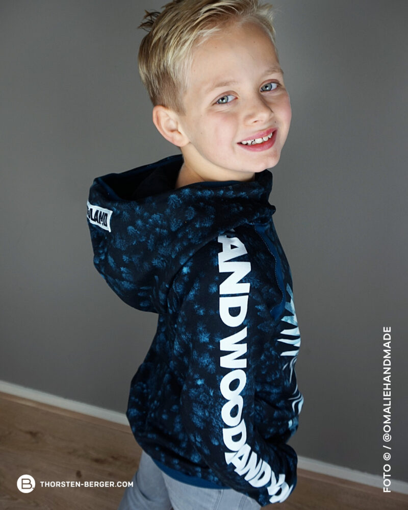 ALLOVER "WOODLAND" | French Terry | Forestblue – Bild 6