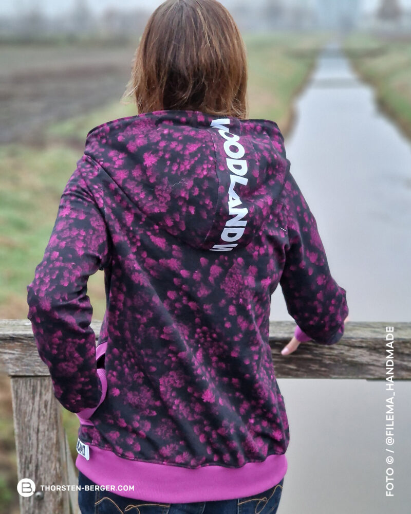BAMPED_SWAFING_Woodland_Thorsten_Berger_jpg150 ALLOVER "WOODLAND" | French Terry | Fuchsia – Bild 5