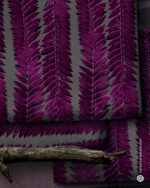 Allover "LEAF STAMPS RANKEN" | Viskose | Aubergine – Bild 3