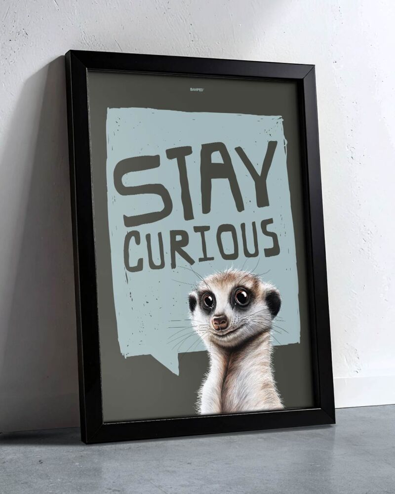 88025042_Erdmaennchen_Petrol_BAMPED_Artprints_01 ART PRINT "ERDMÄNNCHEN PICO" / PETROL – Bild 1